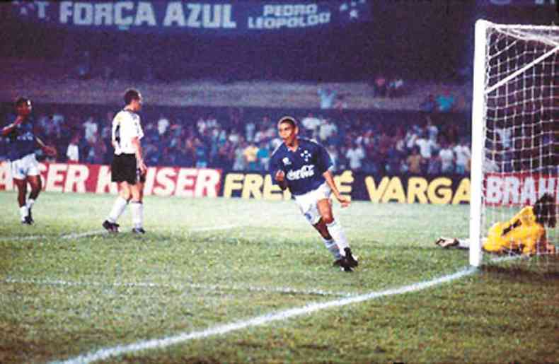 Ronaldo marcou 56 gols em 58 jogos que disputou com a camisa do Cruzeiro(foto: Arquivo EM)