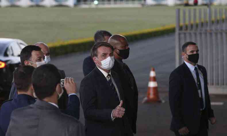 Jair Bolsonaro evitou a imprensa na manh deste sbado.(foto: Marcello Casal Jr/Agncia Brasil)