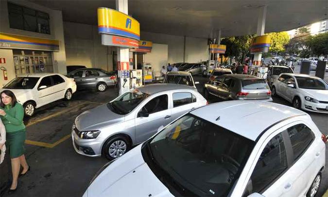 Posto na Rua Gonçalves Dias lotado no último dia 29(foto: Juarez Rodrigues/EM/D.A Press - 29/05/18) Posto na Rua Gonçalves Dias lotado no último dia 29(foto: Juarez Rodrigues/EM/D.A Press - 29/05/18)