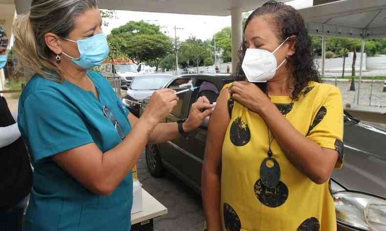 Sociloga Ana Flvia Martins Machado, de 48 anos, tem diabetes e est tomando a dose de reforo