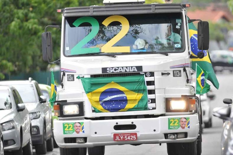 Caminho com o nmero do presidente Jair Bolsonaro