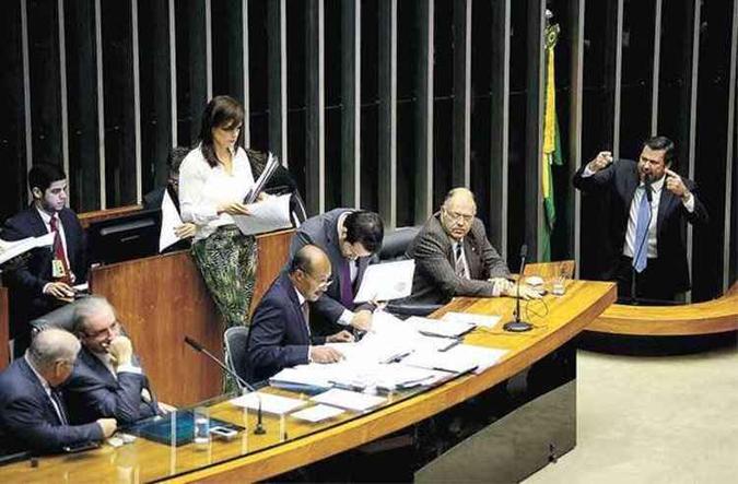 Sampaio fez um discurso inflamado na tribuna pela saída de Cunha (foto: Gustavo Lima/Câmara dos Deputados) Sampaio fez um discurso inflamado na tribuna pela saída de Cunha (foto: Gustavo Lima/Câmara dos Deputados)