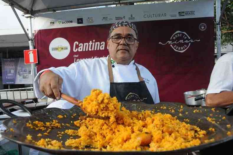 O chef Leonard serviu 750 pores de arroz com pequi(foto: Paulo Filgueiras/EM/DA PRESS)