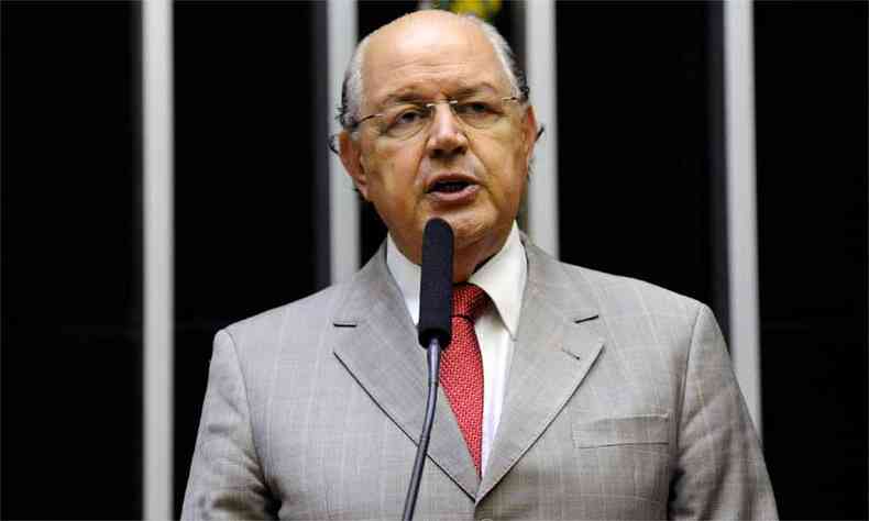 Deputado Luiz Carlos Hauly (PSDB-PR), um dos deputados no reeleitos, que usaram a tribuna para se despedir(foto: Luis Macedo/Cmara dos Deputados)