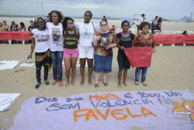 Para as participantes do protesto, %u201Cpresente das mes  favela sem violncia%u201D(foto: Tomaz Silva/Agncia Brasil)
