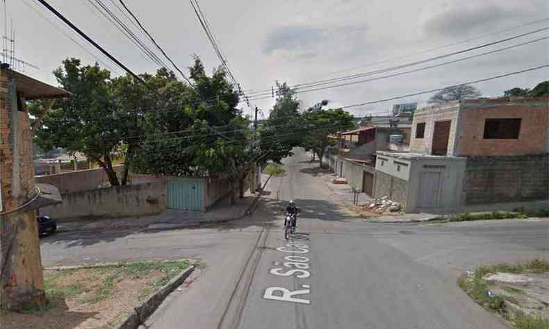 Tiroteio ocorreu na Rua So Carlos, quando pessoas participavam de uma disputa de som automotivo(foto: Reproduo da internet/Google Maps)