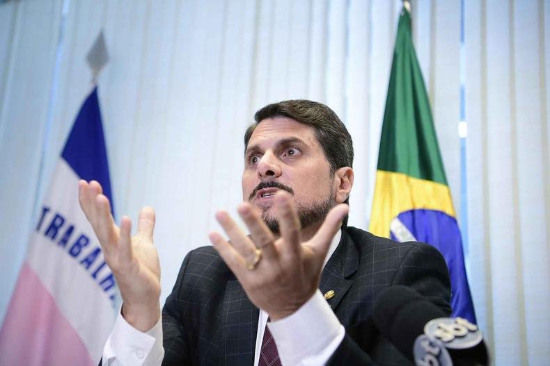 Senador Marcos do Val (Podemos-ES) concede entrevista em seu gabinete no Senado Federal