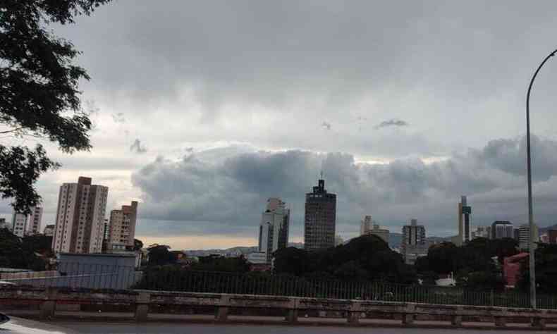 Cu de Belo Horizonte com nuvens com ameaa de chuva