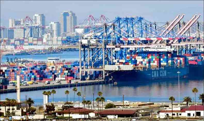 Porto de Long Beach, na Califrnia: sobretaxao mtua de mercadorias entre Estados Unidos e China gera temor internacional(foto: Frederic J. Brown/AFP)