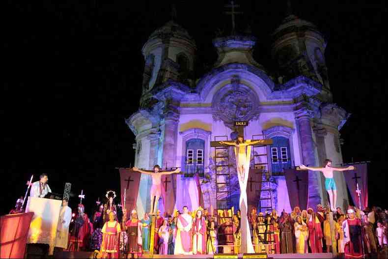 Celebraes em Ouro Preto trazem de volta este ano a Procisso do Fogaru, com sada a partir da Igreja So Francisco de Assis(foto: Neno Vianna/Barrocopress/Divulgao - 5/4/09)