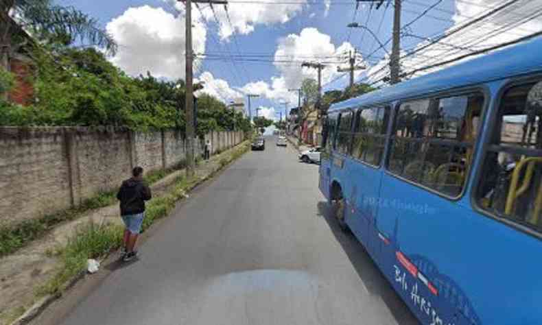 A Rua Zircnio  a principal da Vila Magnesita, fazendo ligao com o Bairro Camargos(foto: Google maps)