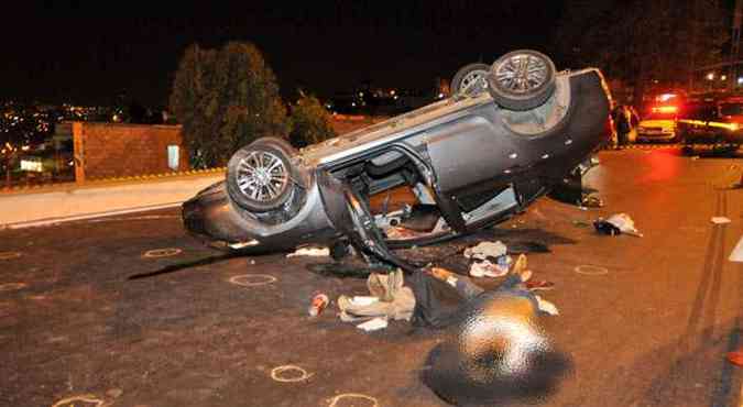 Jovens foram assassinados depois de tentarem sair do carro(foto: Marcos Michelin/EM/D.A.Press)