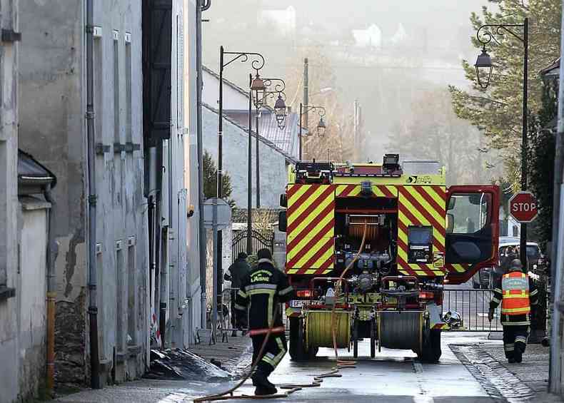 Caminho dos Bombeiros atua no combate a incndio que matou famlia