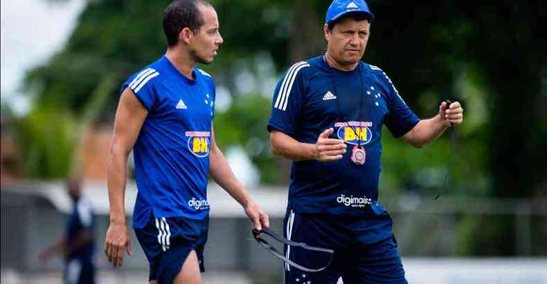 Ainda sem definir seu futuro, Rodriguinho ser o comandante do time de Adilson Batista em campo(foto: Bruno Haddad/Cruzeiro)