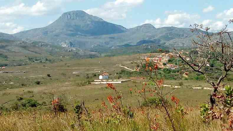 Vista do pico do Itamb, entre Serro e Santo Antnio do Itamb(foto: Genesio/Divulgacao/redes sociais)