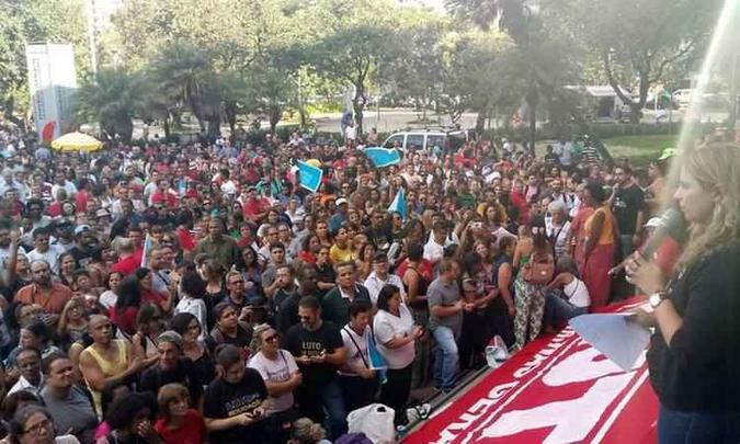 Categoria promete manifestar nas imediações do Palácio da Liberdade, na próxima quarta-feira, a partir das 9h(foto: Sind-UTE/MG/Reprodução) Categoria promete manifestar nas imediações do Palácio da Liberdade, na próxima quarta-feira, a partir das 9h(foto: Sind-UTE/MG/Reprodução)