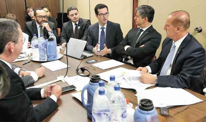 Procuradores se reuniram com deputados da comissão que discute o pacote anticorrupção: apelo para alterar propostas(foto: Dida Sampaio/Estadão Conteúdo) Procuradores se reuniram com deputados da comissão que discute o pacote anticorrupção: apelo para alterar propostas(foto: Dida Sampaio/Estadão Conteúdo)