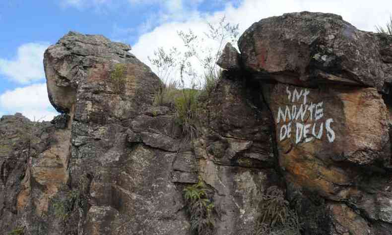 No equilbrio improvvel das rochas, a mancha das pichaes(foto: Paulo Filgueiras: EM/DA Press)
