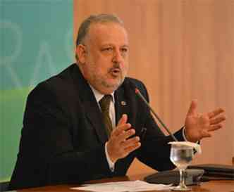 Ministro da Secretaria de Governo, Ricardo Berzoini, se reuniu com lderes do Congresso para traar uma estratgia para o governo sair da crise poltica(foto: Jos Cruz/Agncia Brasil)