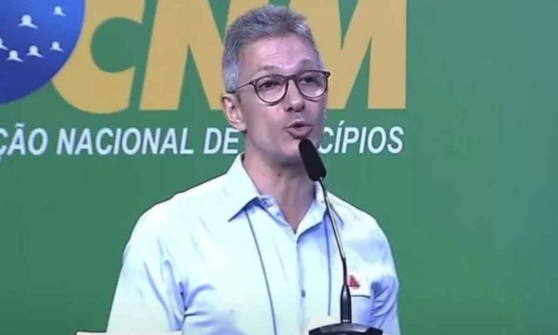 O governador de Minas Gerais, Romeu Zema (Novo), declarou nesta tera-feira (28/3) que 'no tem nenhum tipo de privilgio ou mordomia' no cargo, criticou a gesto passada do estado e disse que, antes de seu governo, os prefeitos mineiros no eram ouvidos. Zema discursou nesta manh durante a Marcha dos Prefeitos, em Braslia.