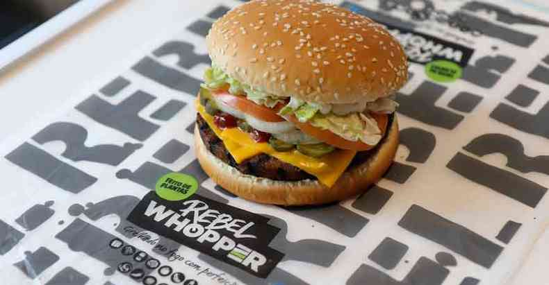 A Marfrig Global Foods fez uma parceria com o Burger King, que colocou no cardpio de suas lanchonetes o hambrguer de origem vegetal(foto: Thiago Brizola /NOVAPR/Divulgaco)
