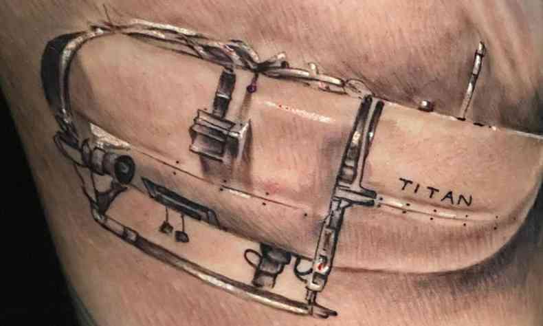 Tatuagem de submarino que implodiu