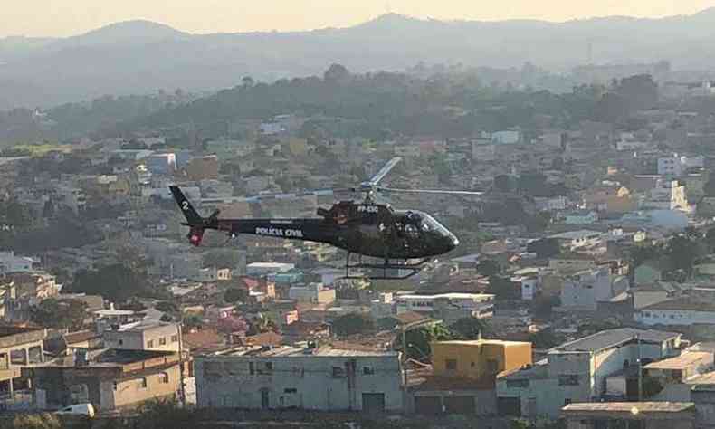 Helicptero foi usado na operao desta sexta(foto: Polcia Civil/Divulgao)