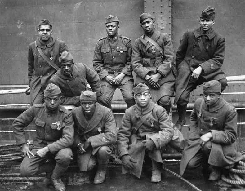 Os Harlem Hellfighters, orquestra militar formada por msicos negros dirigida pelo tenente James Reese Europe(foto: Reproduo)