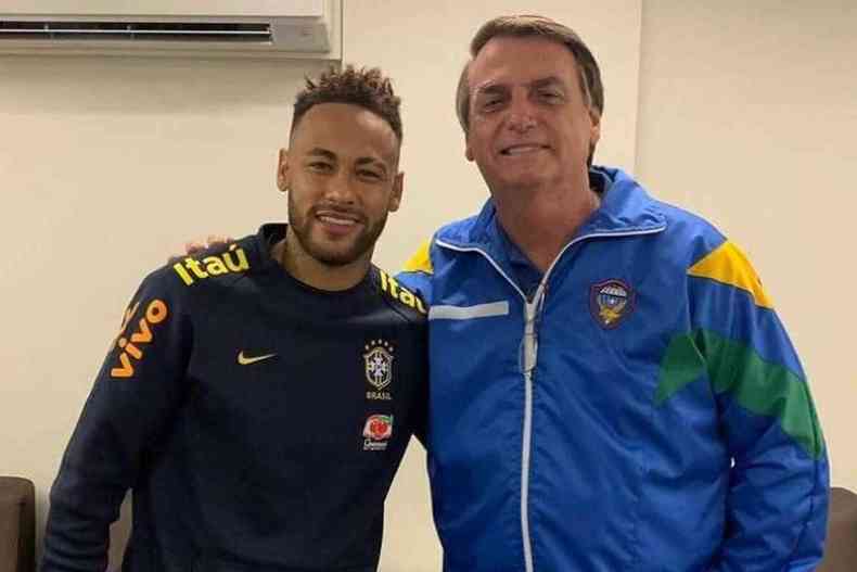 Neymar posa para foto com o presidente Bolsonaro