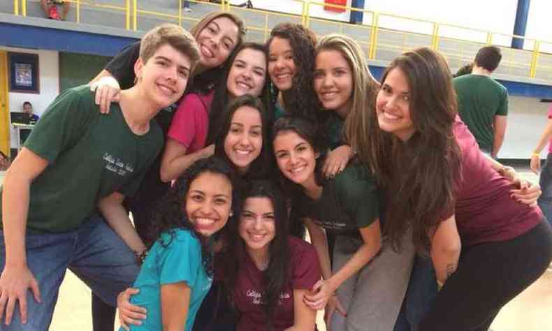 Turma da estudante no Colgio Santo Antnio em Belo Horizonte.(foto: Arquivo Pessoal)