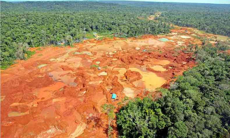 Extrao mineral dentro de reserva indgena em Rondnia: inteno  que ndios possam explorar bens do subsolo(foto: Evelson Freitas/Estado Contedo)