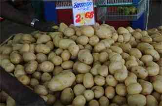 Preos de alguns alimentos ainda assustam: a batata teve alta de 22,26% em um ms (foto: Cristina Horta/EM/D.A Press)