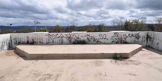 O muro de pedra mais bem feito que você vai ver, feito por quem