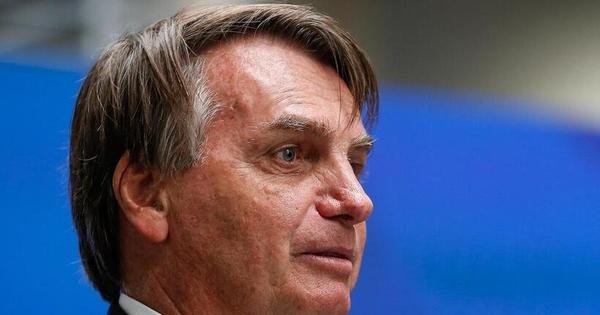 Internado, Bolsonaro usa as redes para atacar Aziz, Renan e Randolfe - Vimarsana News