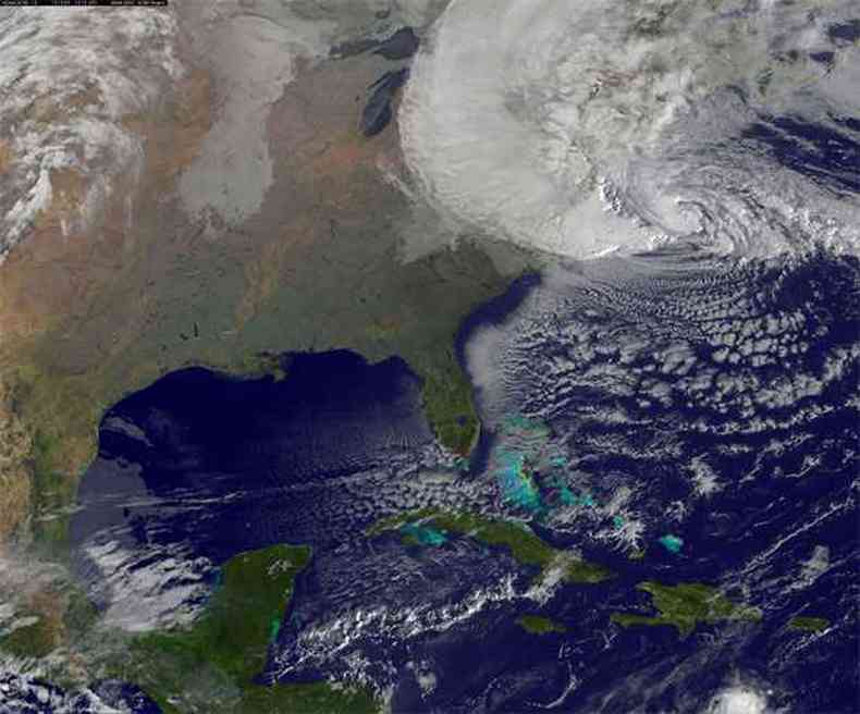 Imagem da Nasa mostra Sandy se movendo em direo  costa dos EUA