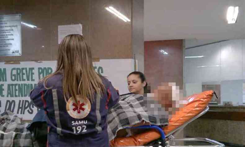 Motorista foi levado para o Hospital Joo XXIII(foto: Leonardo Alvarenga Santos/Divulgao)
