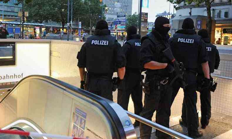 Estaes do metr foram evacuadas e fechadas por causa do ataque(foto: Germany OUT / AFP / dpa / Andreas Gebert )
