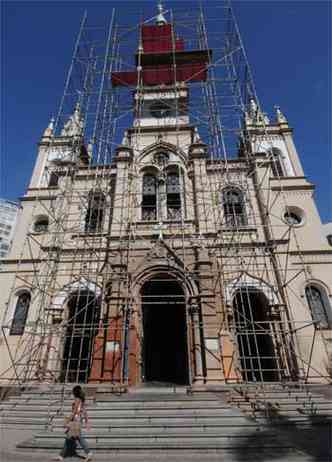 Templo, que recebe 2 mil pessoas todos os dias, est sendo restaurado: cores originais sero resgatadas (foto: Tulio Santos/EM/D.A Press)