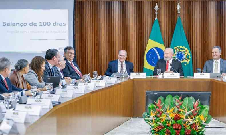 Lula e seus ministros em reunio