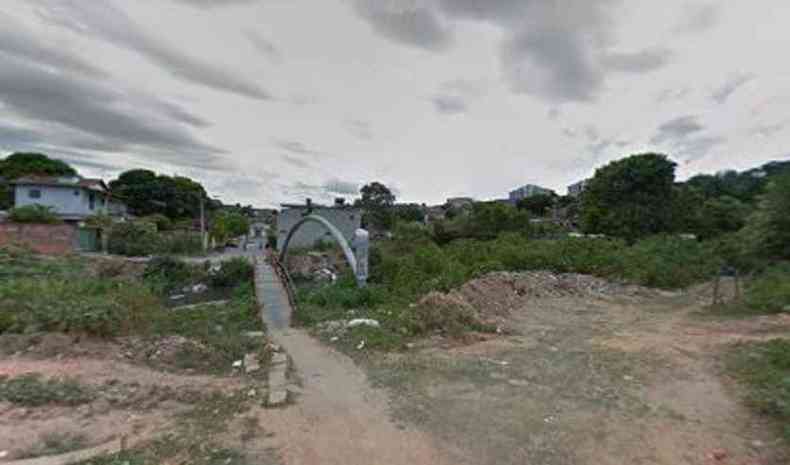 Corpo foi encontrado com uma pedra presa  cintura prximo  ponte do Crrego Gorduras