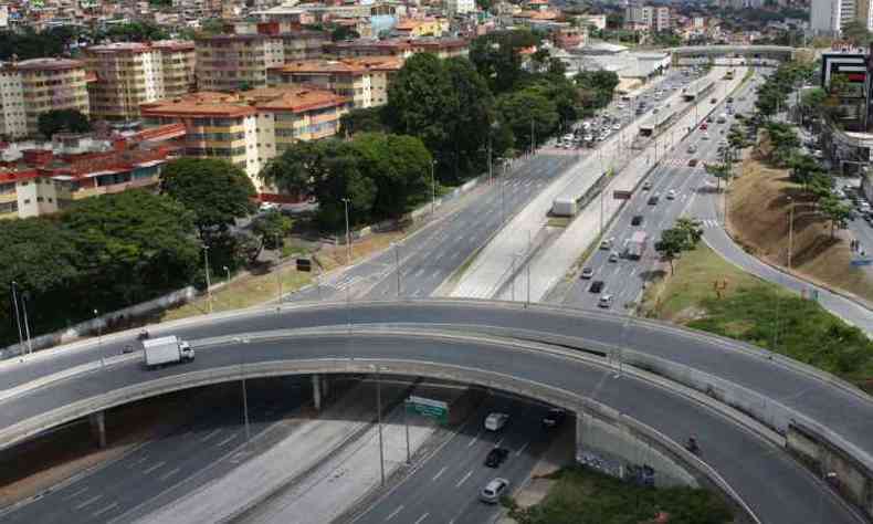 Desde 27 de fevereiro, o elevado est sendo interditado para as intervenes na estrutura(foto: Edesio Ferreira/EM/D.A Press)