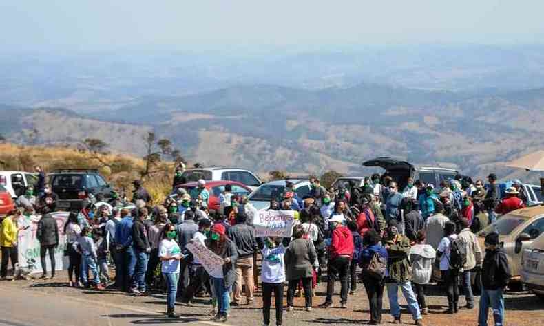 Os manifestantes pedem a interdio da mina Vrzea do Lopes