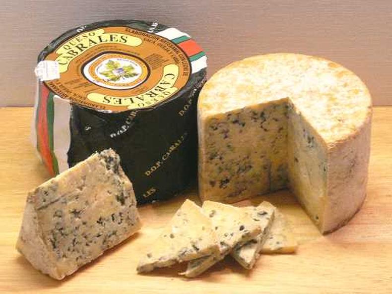 Cabrales representa o que há de mais robusto em termos de queijos azuis, graças ao seu intenso sabor forte, picante(foto: Reprodução) queijo Cabrales