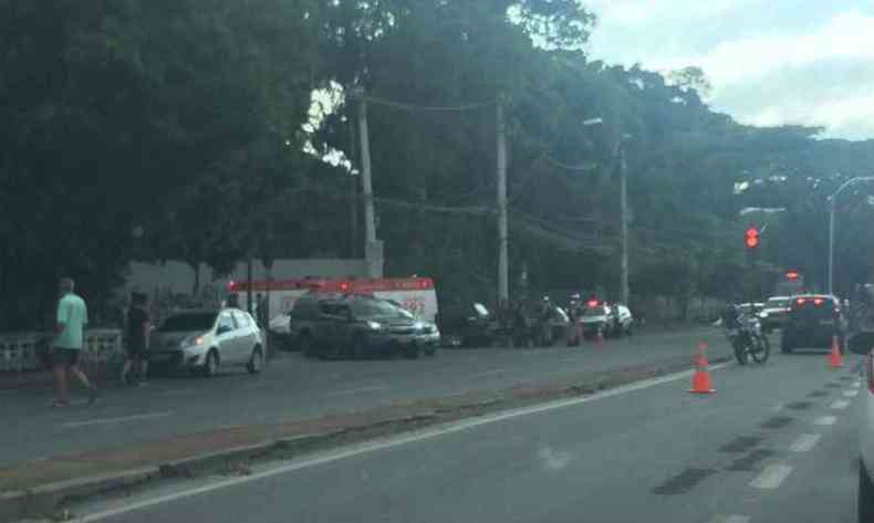 Parte da Avenida Amazonas ficou fechada por causa do acidente(foto: Reproduo/WhatsApp)