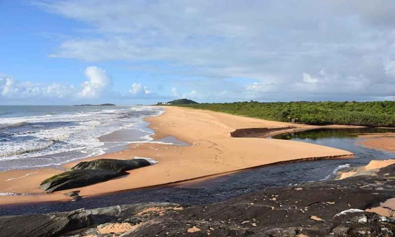 Lagoa de Caraís, em Guarapari, principal atração do Parque Estadual Paulo César Vinha te espera na próxima visita à cidade capixaba(foto: HILTON CRISTÓVÃO/SEMA) Lagoa de Caraís, em Guarapari ES