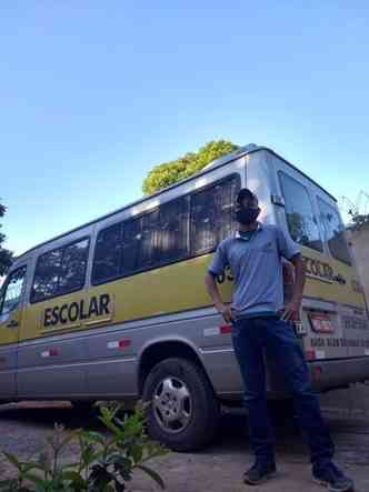 Motorista de van escolar h 23 anos, Jader Gonalves nunca viu turbulncia parecida e reclama da falta de apoio dos governos(foto: Ceclia Mariana/Divulgao)