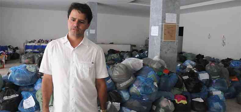 Secretrio Joo Paranhos diz que desabrigados no precisam mais de roupas e gua(foto: Paulo Filgueiras/EM/D.A Press)