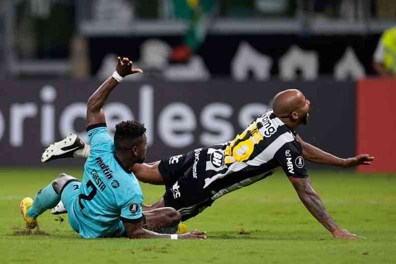 Lance do jogo do Atltico com o Carabobo