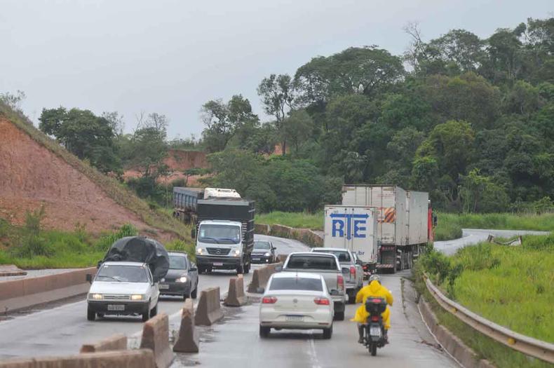 Belo Horizonte - MG. Trecho sem duplicao e em obras da BR-381 no sentido Vitoria