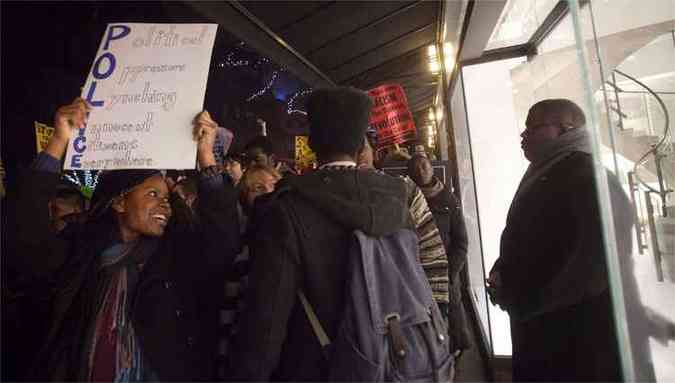 Protesto em Nova York: cidade  um dos focos de tenses entre manifestantes e policiais(foto: REUTERS/Carlo Allegri)